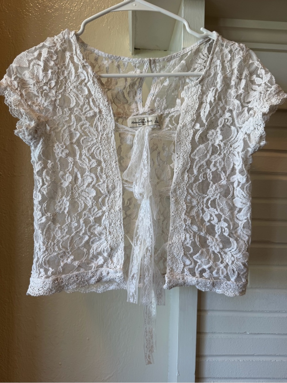 Abercrombie & Fitch White Floral Lace Tie Front Top Size Small Coquette Romantic